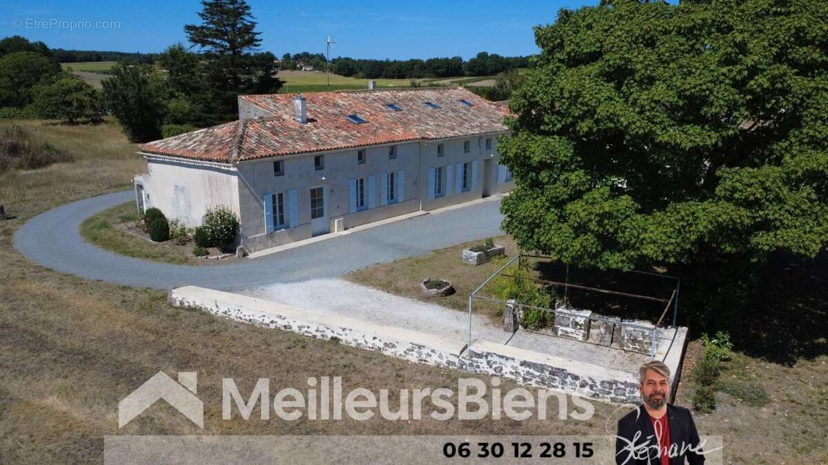 Maison à SAINT-MARTIAL-DE-VITATERNE