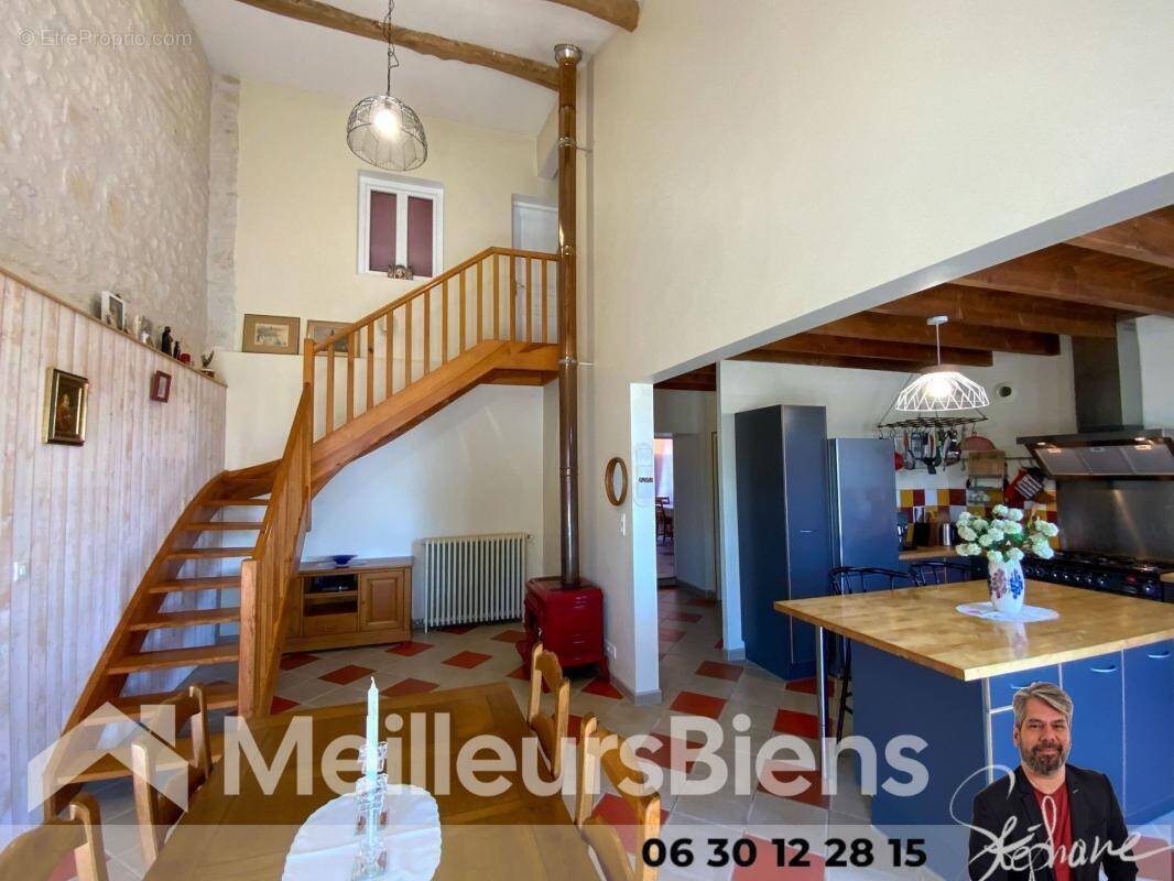 Maison à SAINT-MARTIAL-DE-VITATERNE