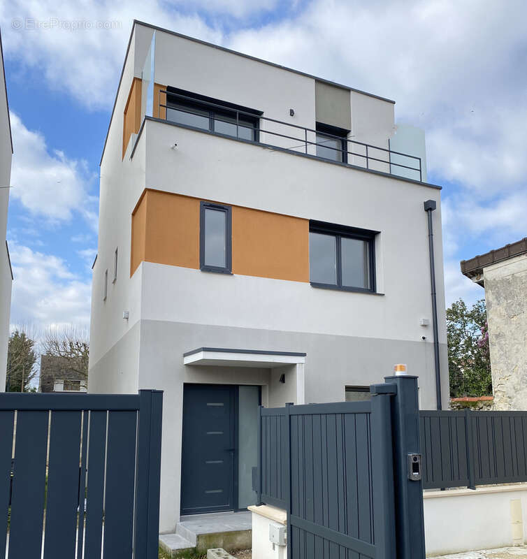 Maison à SAINT-MAUR-DES-FOSSES