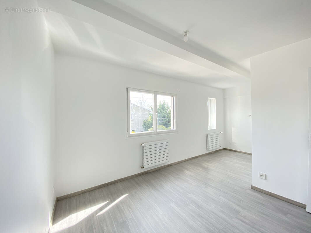 Maison à SAINT-MAUR-DES-FOSSES