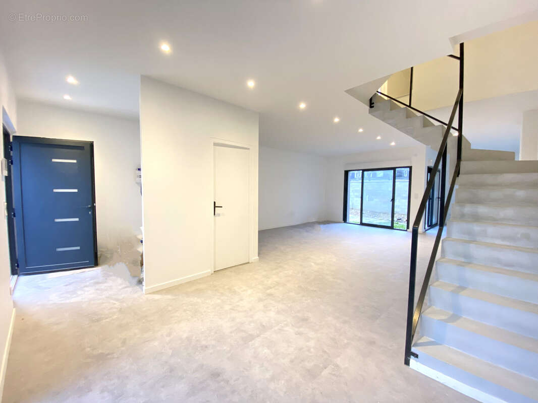 Maison à SAINT-MAUR-DES-FOSSES