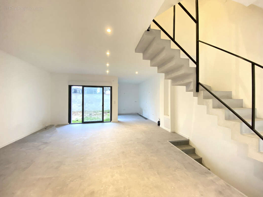 Maison à SAINT-MAUR-DES-FOSSES