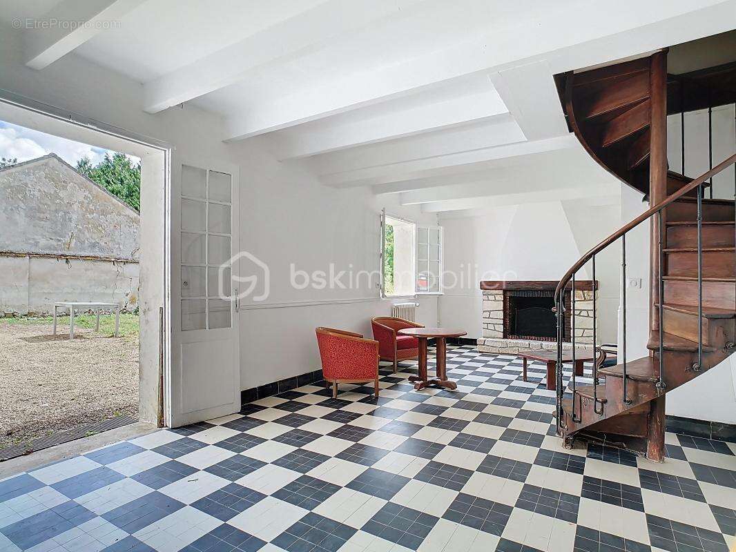 Maison à COUILLY-PONT-AUX-DAMES