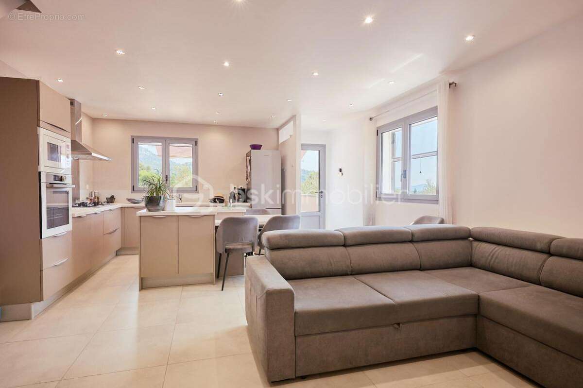 Maison à LA VALETTE-DU-VAR