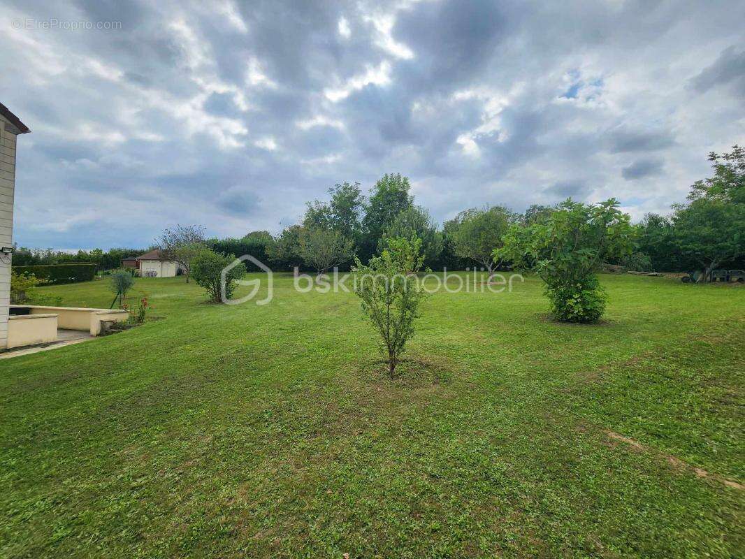 Maison à COURTOIS-SUR-YONNE