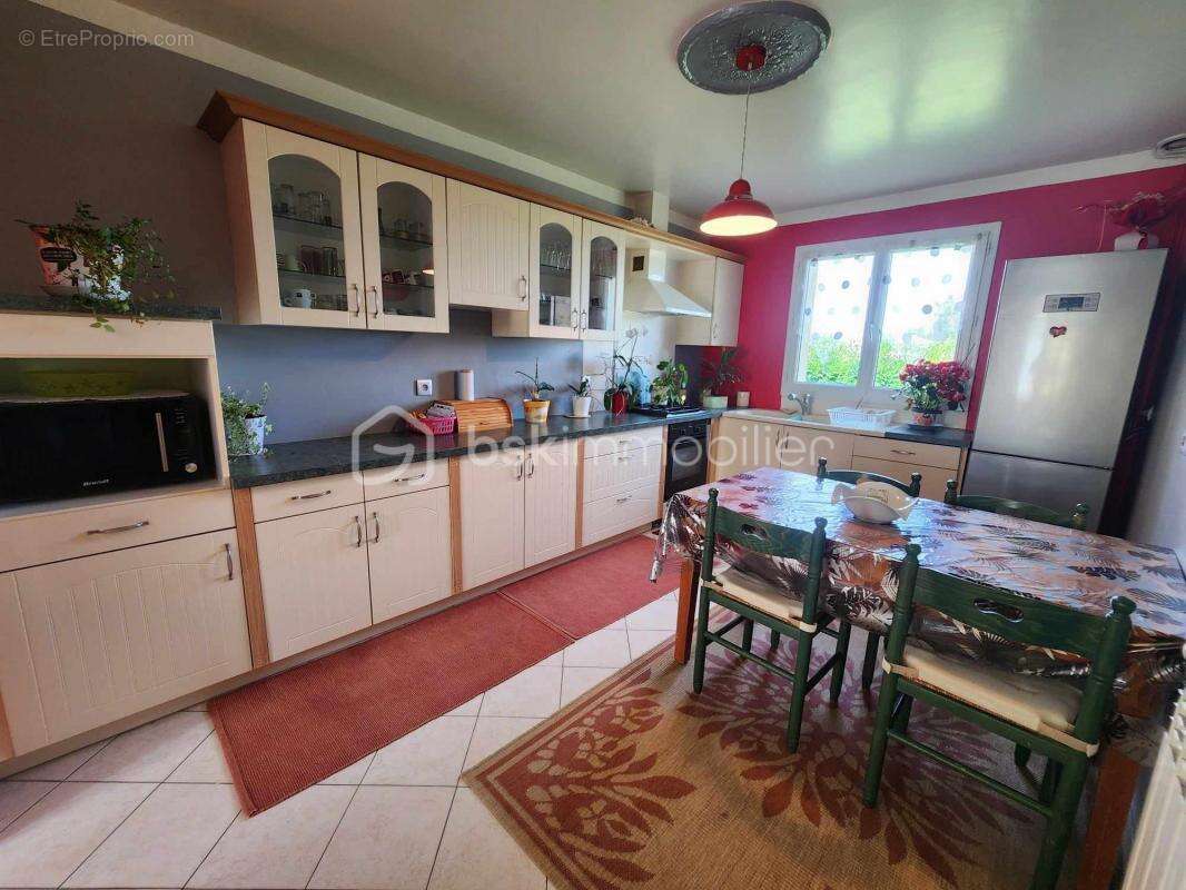 Maison à COURTOIS-SUR-YONNE