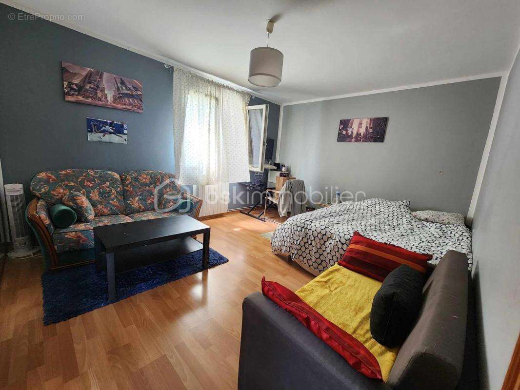 Maison à COURTOIS-SUR-YONNE