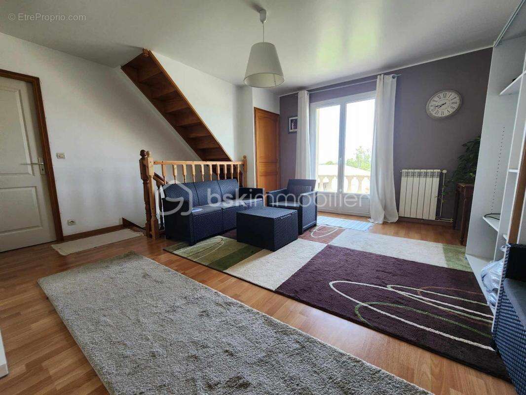 Maison à COURTOIS-SUR-YONNE