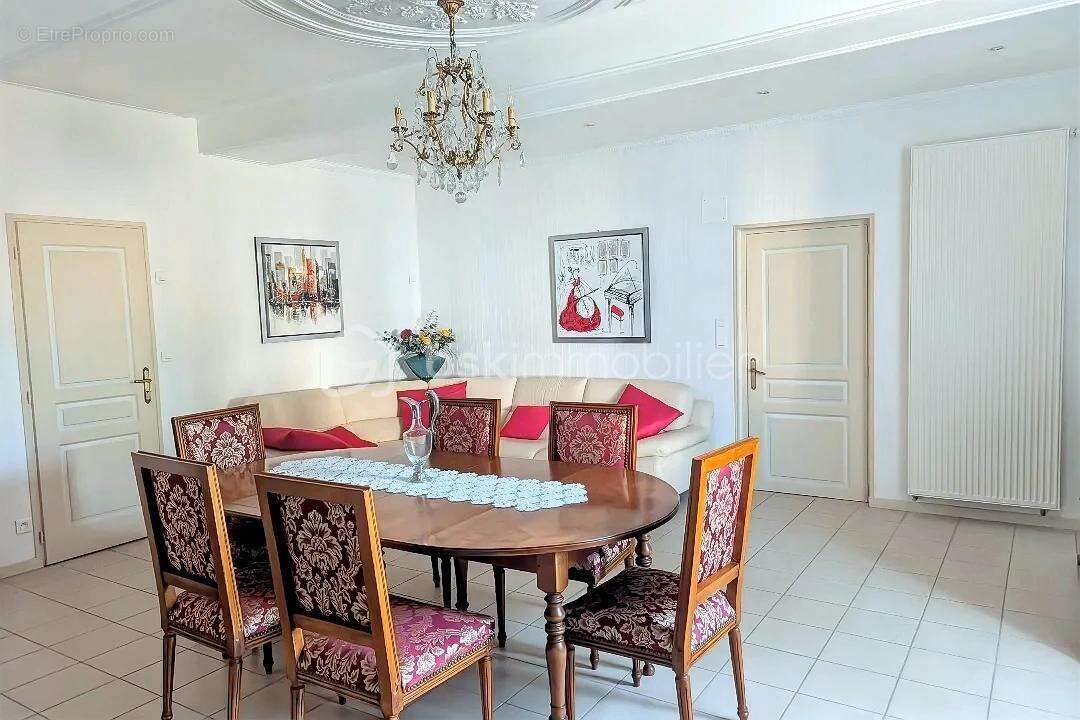 Maison à COSSE-LE-VIVIEN