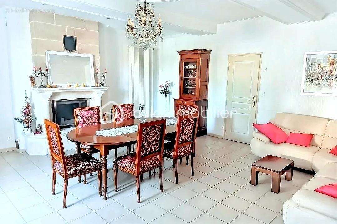 Maison à COSSE-LE-VIVIEN