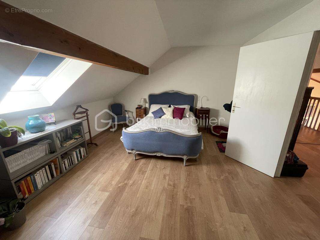 Appartement à BEAUCHAMP