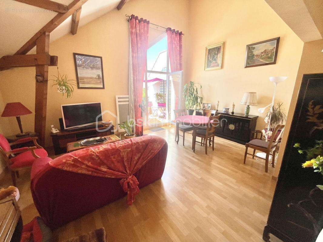 Appartement à BEAUCHAMP