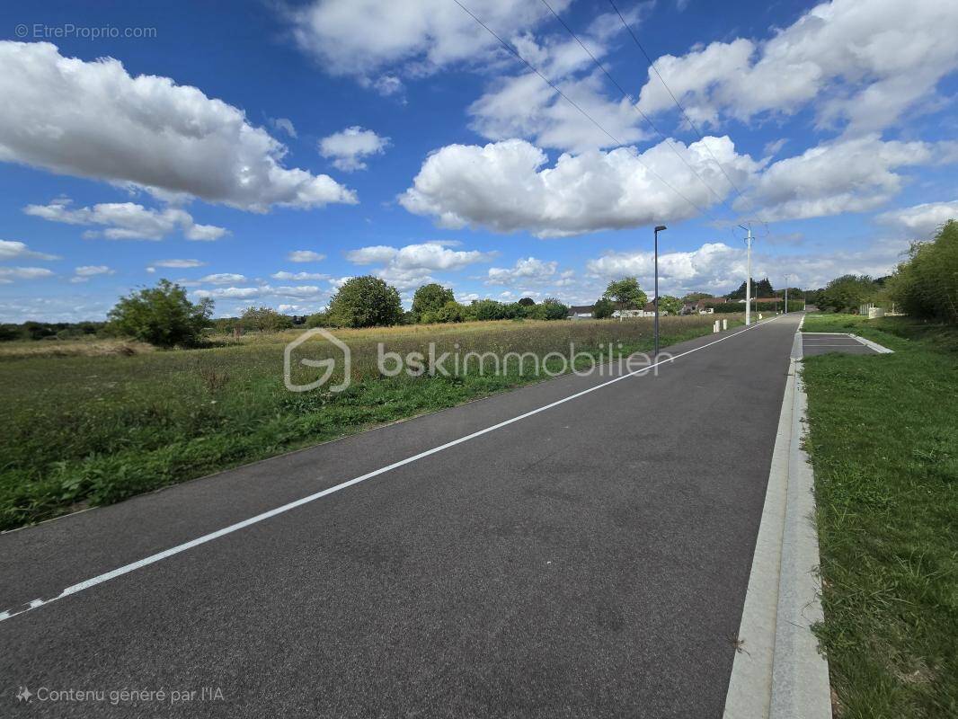 Terrain à COURLON-SUR-YONNE