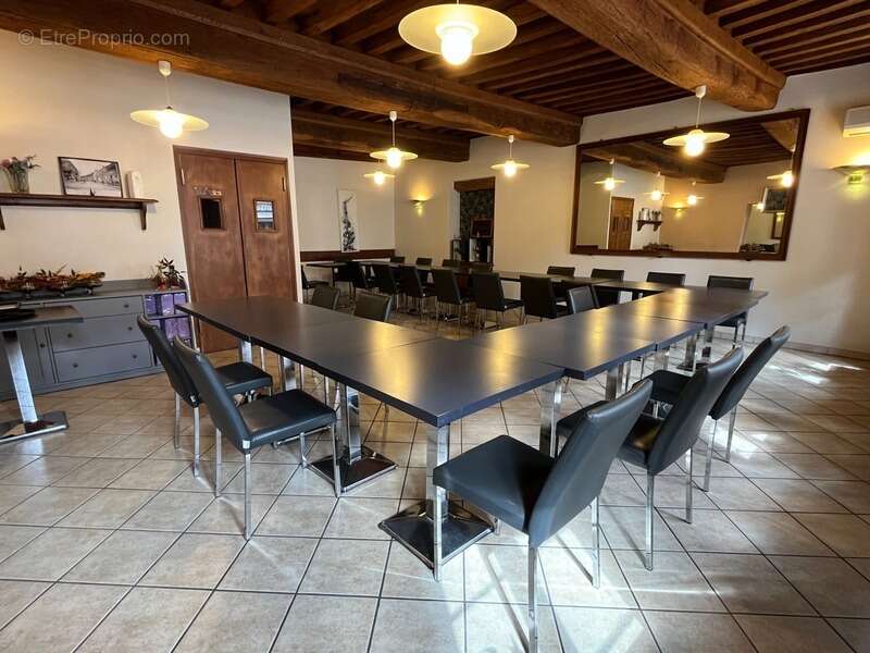 Commerce à PERRECY-LES-FORGES