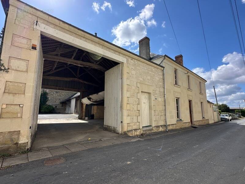 Maison à LE PUY-NOTRE-DAME