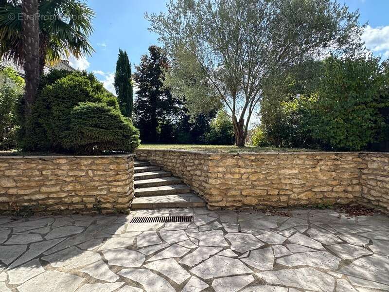 Maison à LE PUY-NOTRE-DAME