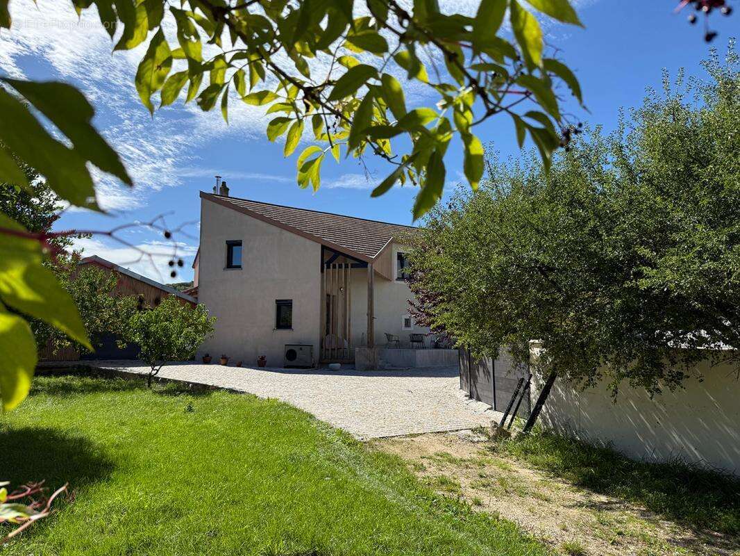 Maison à CORCELLES-LES-MONTS