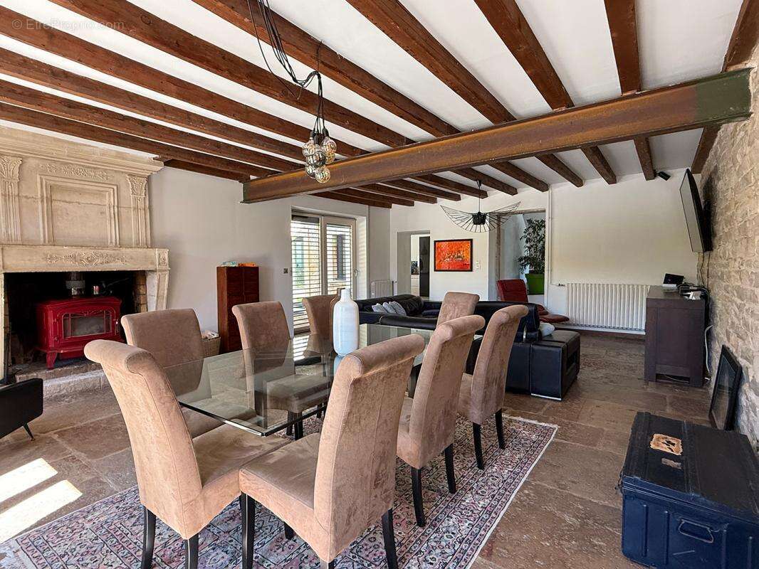 Maison à CORCELLES-LES-MONTS