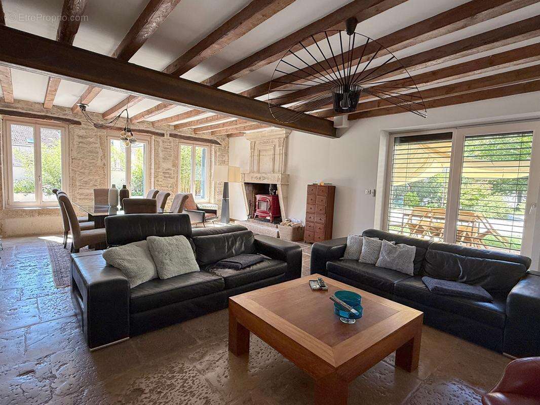 Maison à CORCELLES-LES-MONTS