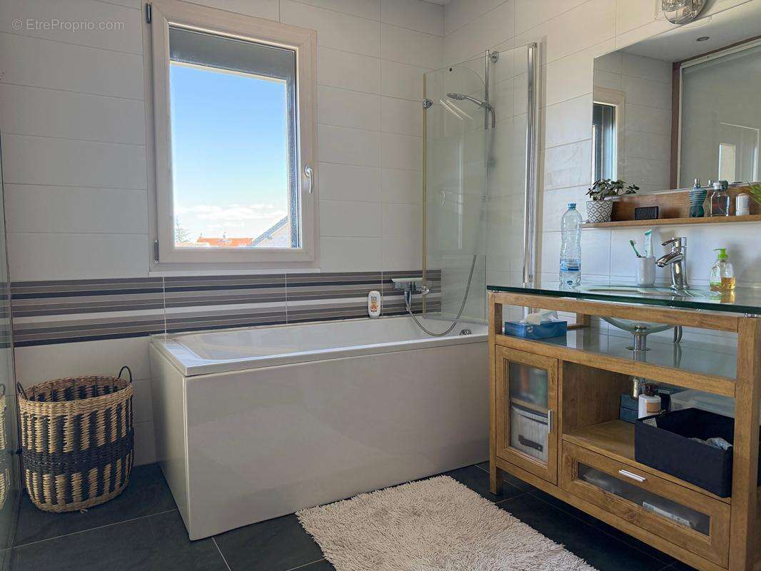 Maison à CORCELLES-LES-MONTS