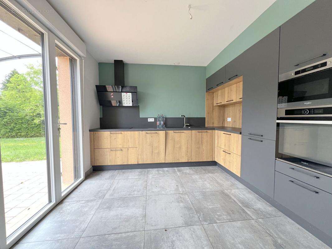 Maison à SAVIGNE-L&#039;EVEQUE