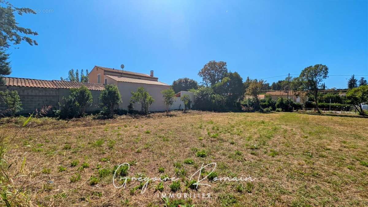 Terrain à SAINT-CHAMAS