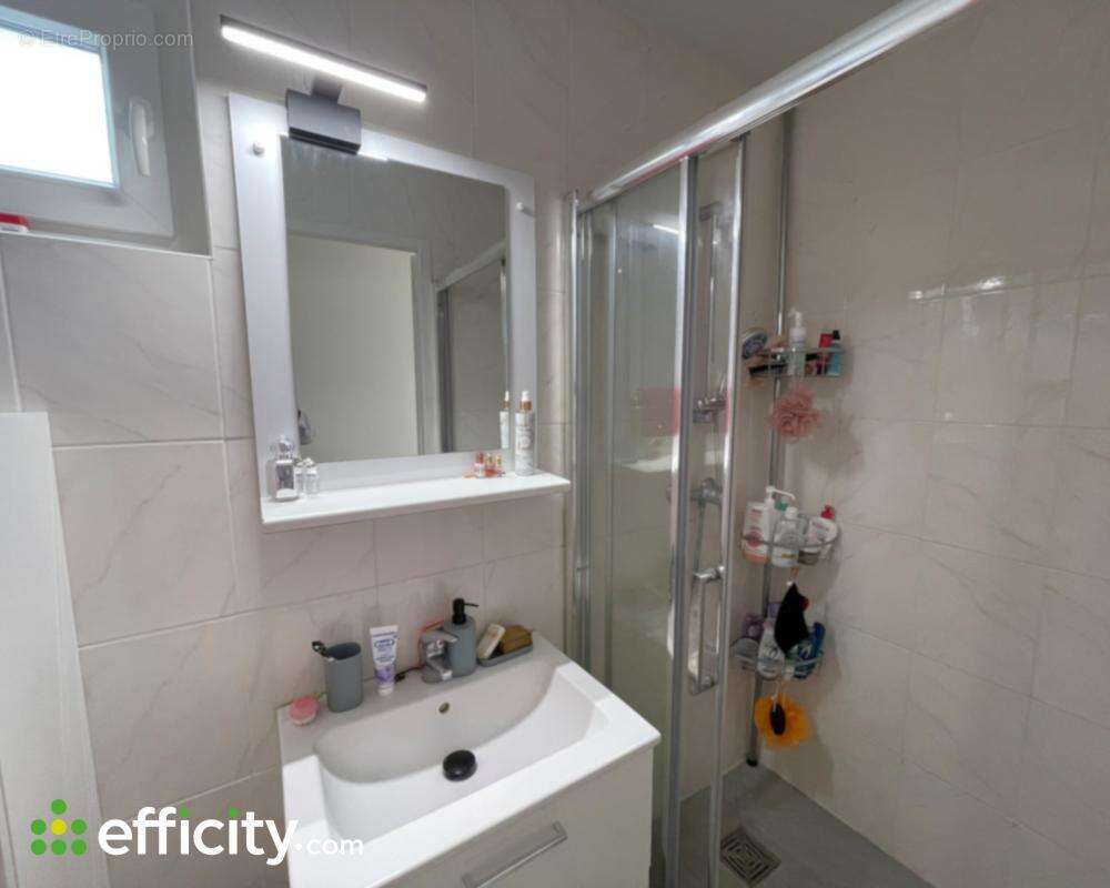 Appartement à SAINT-MEDARD-DE-GUIZIERES