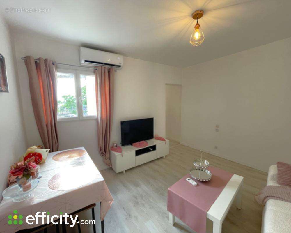 Appartement à SAINT-MEDARD-DE-GUIZIERES