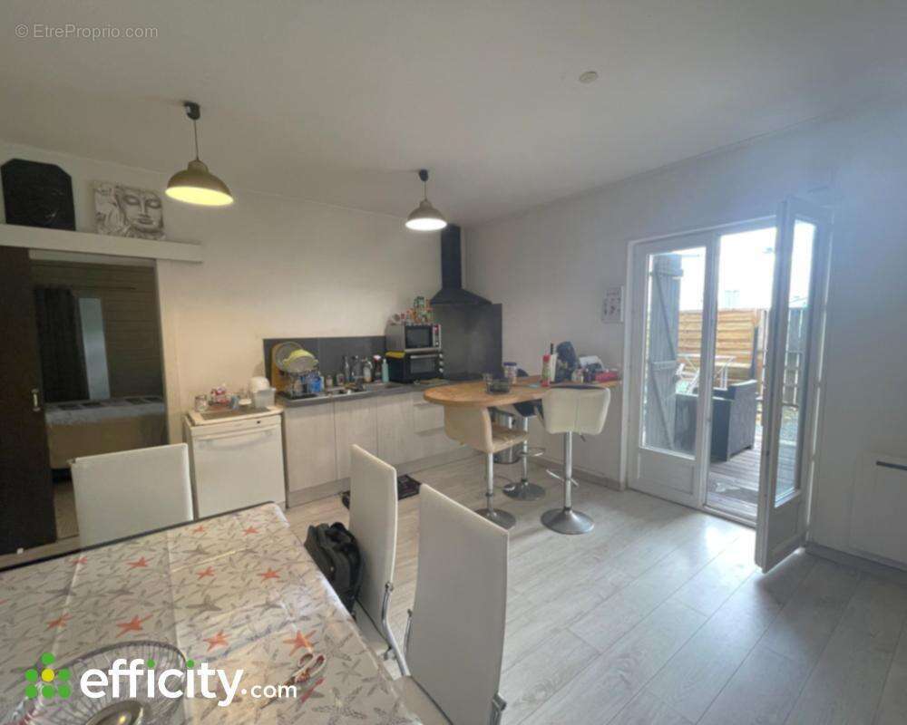 Appartement à SAINT-MEDARD-DE-GUIZIERES