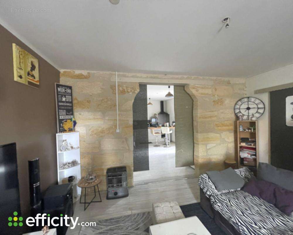 Appartement à SAINT-MEDARD-DE-GUIZIERES