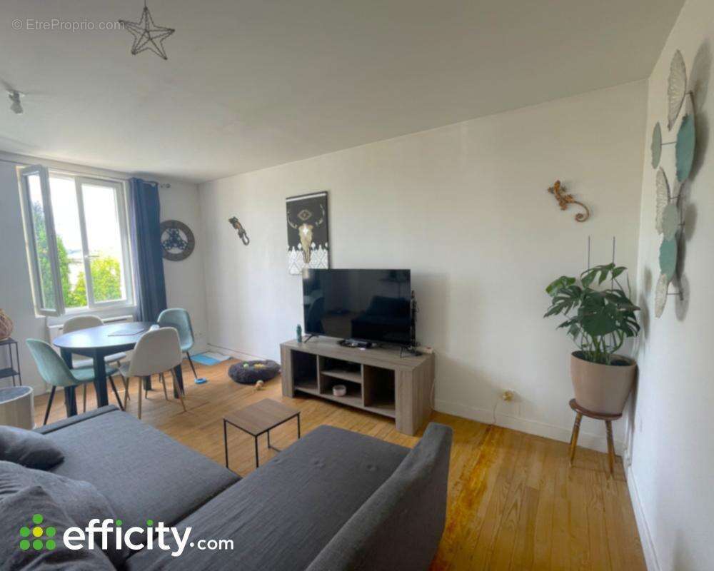 Appartement à SAINT-MEDARD-DE-GUIZIERES