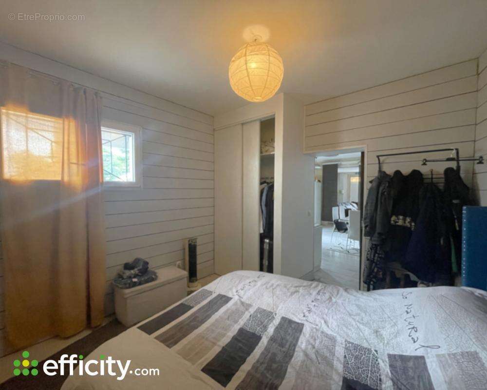 Appartement à SAINT-MEDARD-DE-GUIZIERES