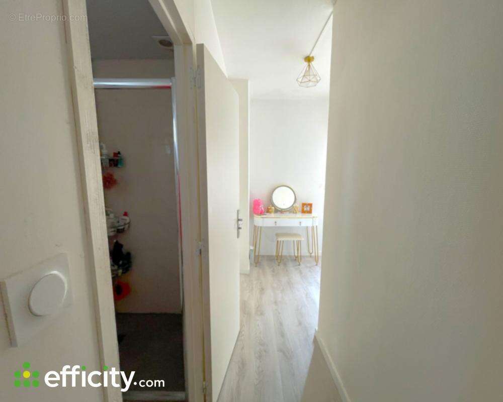 Appartement à SAINT-MEDARD-DE-GUIZIERES