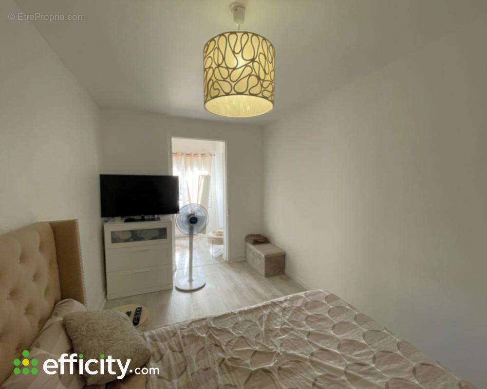 Appartement à SAINT-MEDARD-DE-GUIZIERES