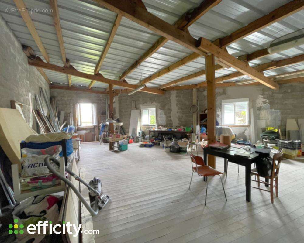 Appartement à SAINT-MEDARD-DE-GUIZIERES