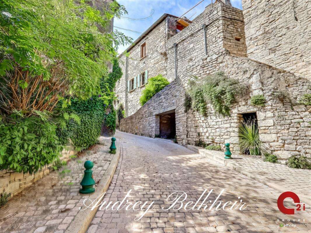 Maison à VEZENOBRES