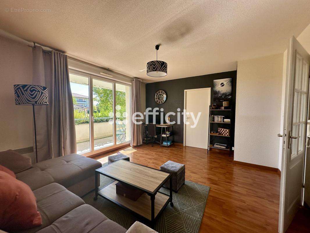 Appartement à FROUZINS