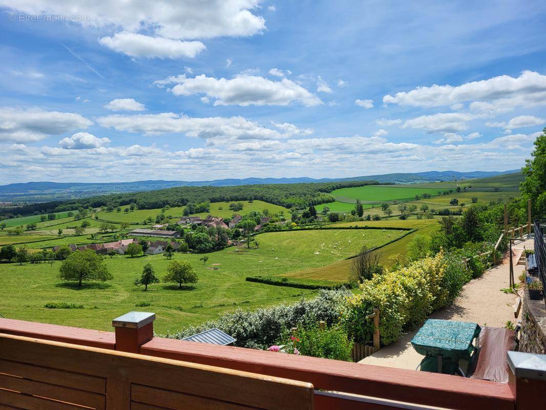 Maison à SAINT-YTHAIRE