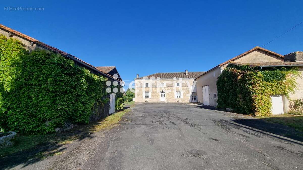 Maison à VILLEFAGNAN