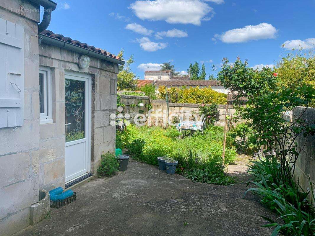 Appartement à SAINTES