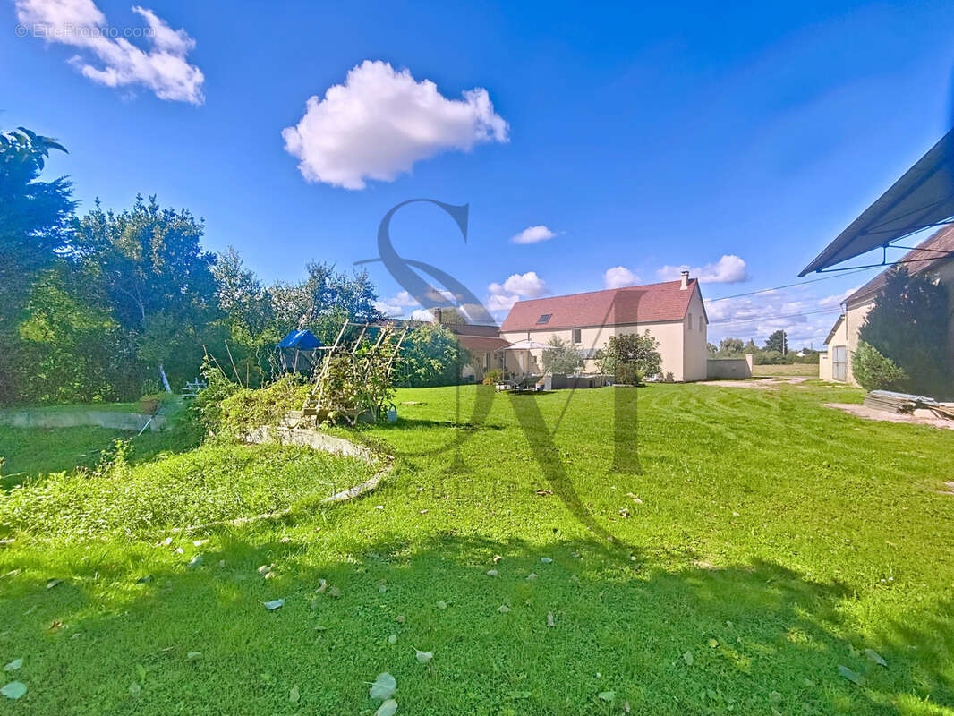 Maison à PERS-EN-GATINAIS