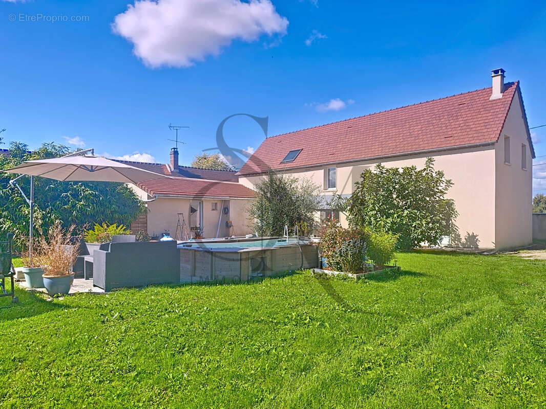 Maison à PERS-EN-GATINAIS