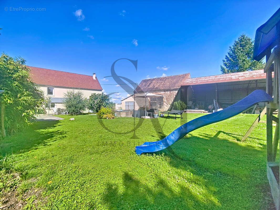 Maison à PERS-EN-GATINAIS