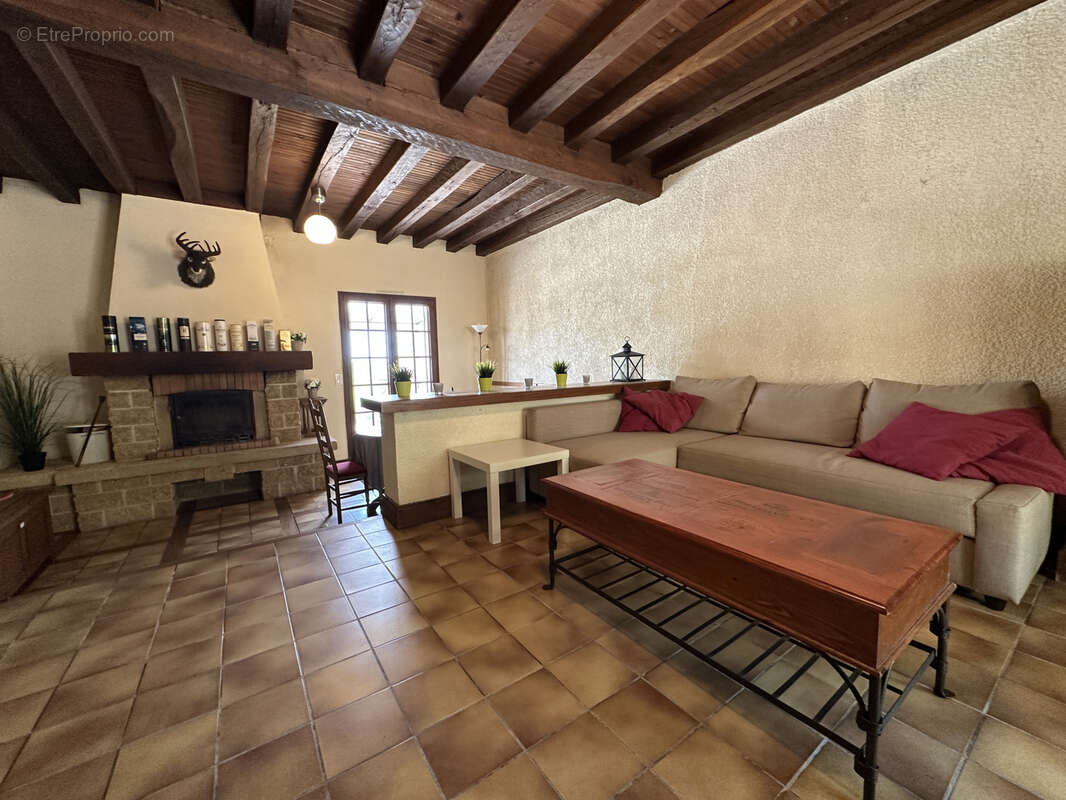 Maison à LA ROCHE-CHALAIS