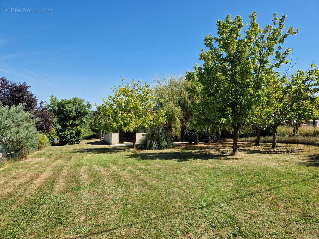 Maison à LA ROCHE-CHALAIS