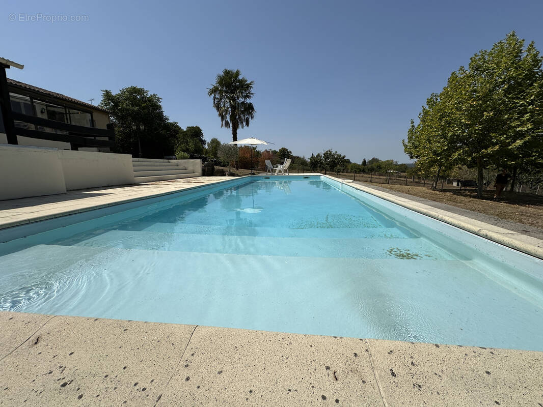 Maison à LA ROCHE-CHALAIS