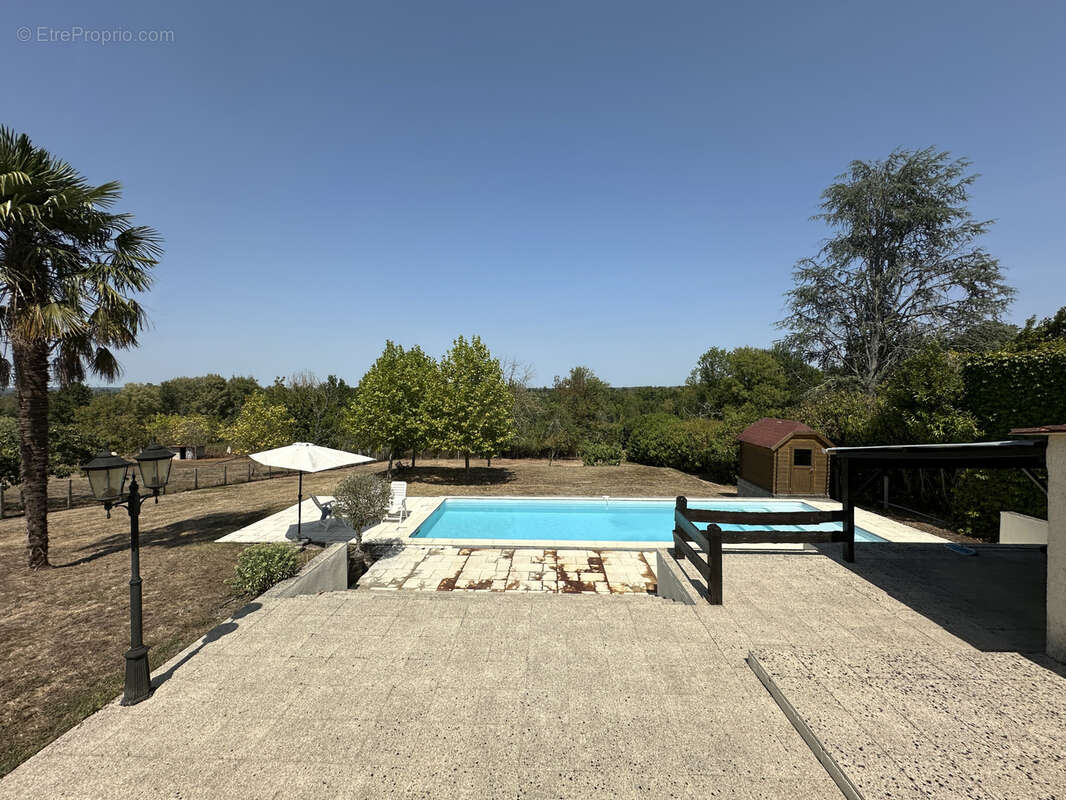 Maison à LA ROCHE-CHALAIS