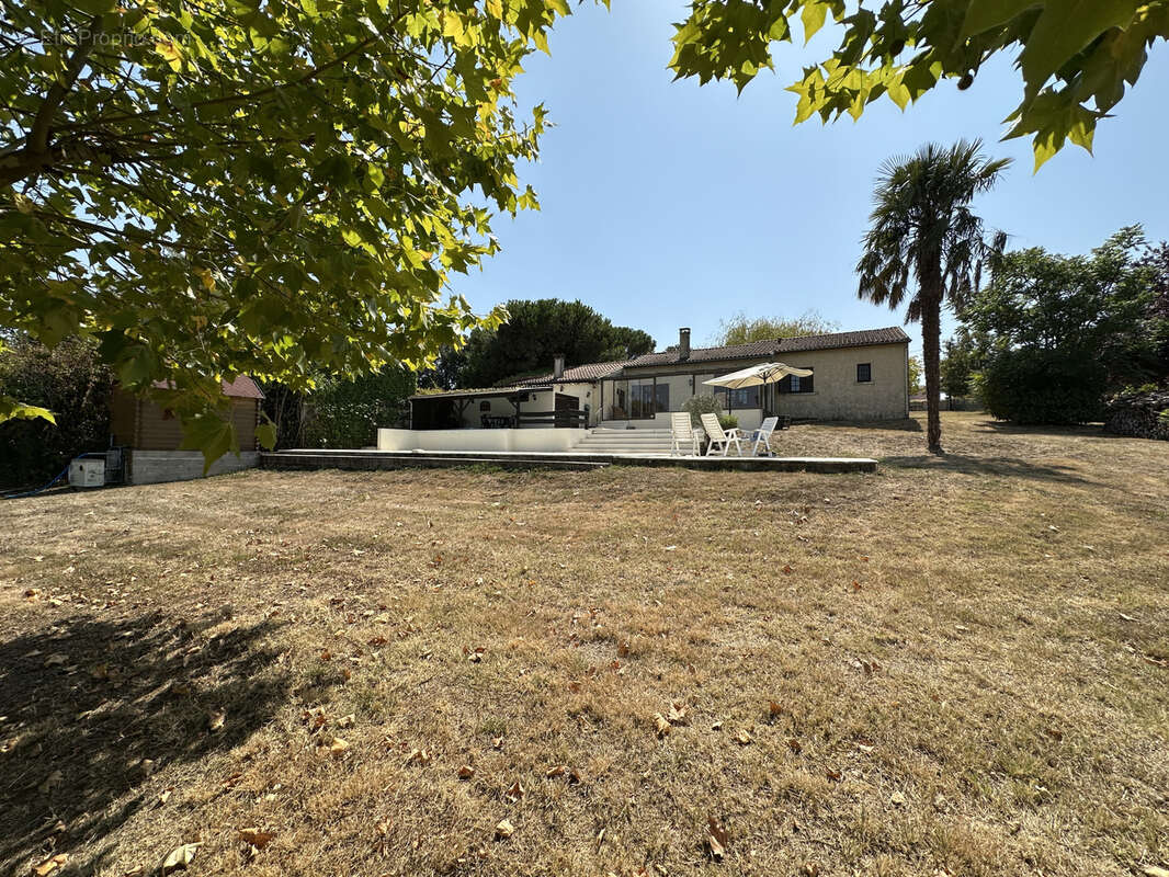 Maison à LA ROCHE-CHALAIS