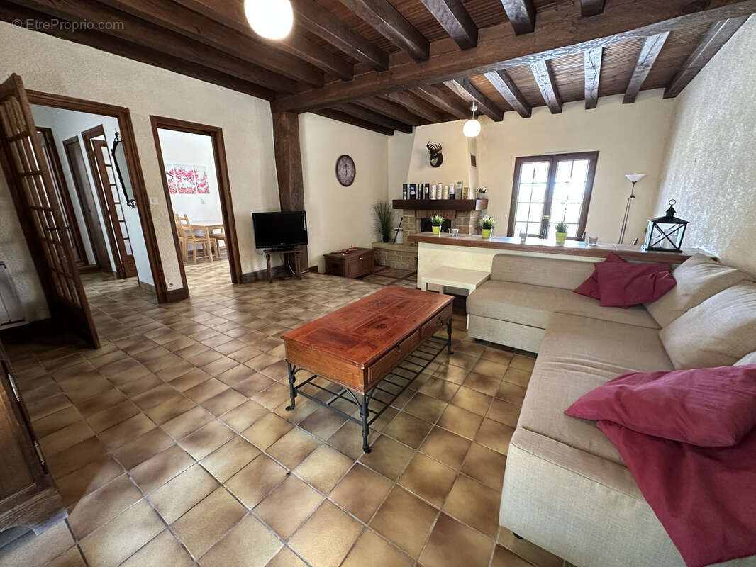 Maison à LA ROCHE-CHALAIS