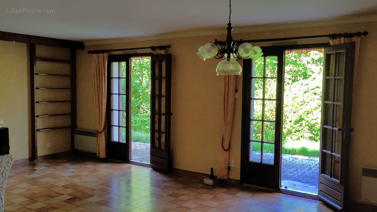 Maison à CIVRIEUX-D&#039;AZERGUES